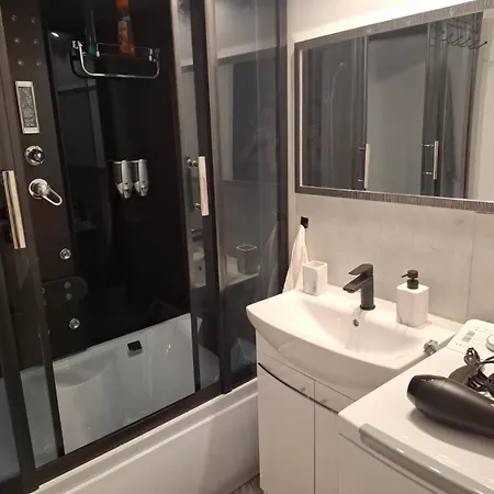 Apartment Apartament Z Balkonem Na Parterze W Bloku 3 Pietrowym Bydgoszcz