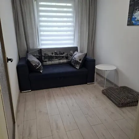 Appartamento Apartament Z Balkonem Na Parterze W Bloku 3 Pietrowym