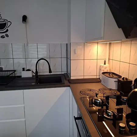 Apartament Z Balkonem Na Parterze W Bloku 3 Pietrowym Apartment *