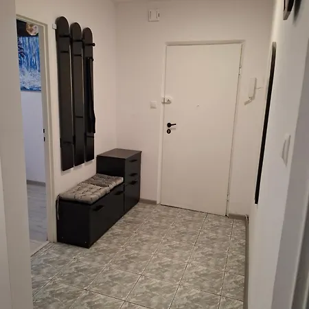 Apartament Z Balkonem Na Parterze W Bloku 3 Pietrowym Appartamento